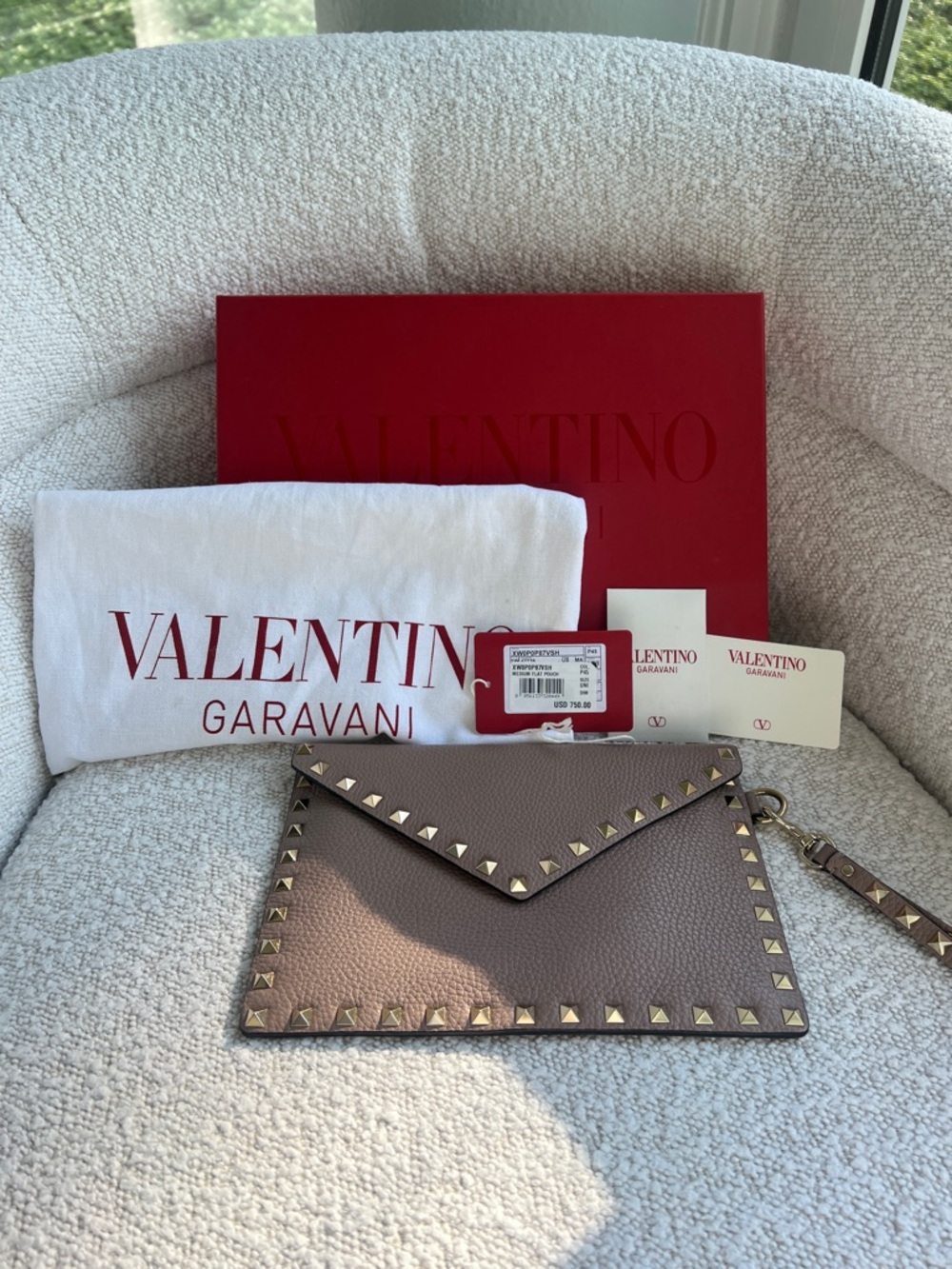 Valentino Garavani Medium Rockstud Grainy Calfskin Pouch Wristlet